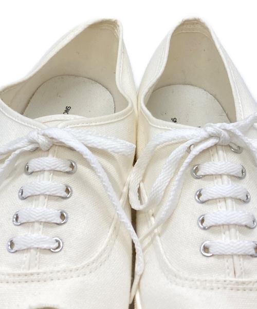 COMME des GARCONS HOMME PLUS（コムデギャルソンオムプリュス）COMME des GARCONS HOMME PLUS (コムデギャルソンオムプリュス) ホールカットスニーカー/HOLE CUT SNEAKER ホワイト サイズ:27.5㎝の古着・服飾アイテム