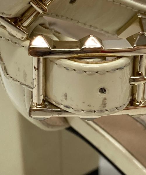 VALENTINO GARAVANI（ヴァレンティノ・ガラヴァーニ）VALENTINO GARAVANI (ヴァレンティノ・ガラヴァーニ) ロックススタッズサンダル/Rockstud sandals ベージュ サイズ:23.5cmの古着・服飾アイテム