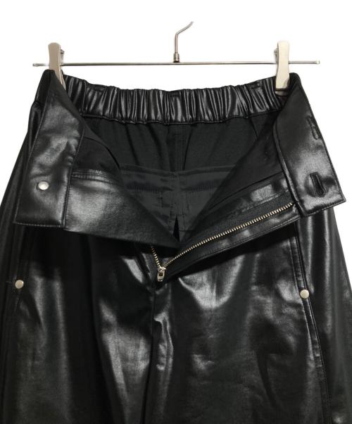 Adam et Rope（アダム エ ロペ）Adam et Rope (アダム エ ロペ) グロスボンディングコクーンパンツ/Gloss-finish bonded cocoon pants ブラック サイズ:36の古着・服飾アイテム