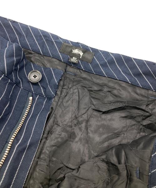 stussy（ステューシー）stussy (ステューシー) 24SS/VOLUME PLEATED SHORT WRINKLED STRIPE ネイビー サイズ:30の古着・服飾アイテム