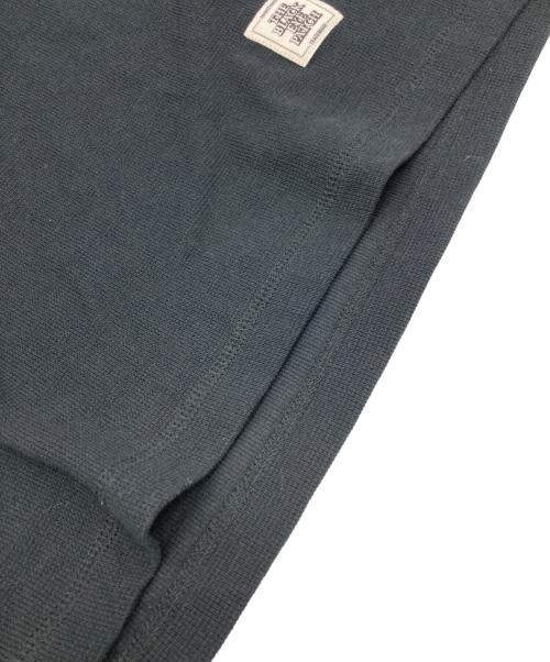 BlackEyePatch（ブラックアイパッチ）BlackEyePatch FLAME LOGO THERMAL L/S TEE BLACK FLAME LOGO THERMAL L/S TEE BLACK FLAME LOGO THERMAL L/S TEE BLACK サイズ:Lの古着・服飾アイテム