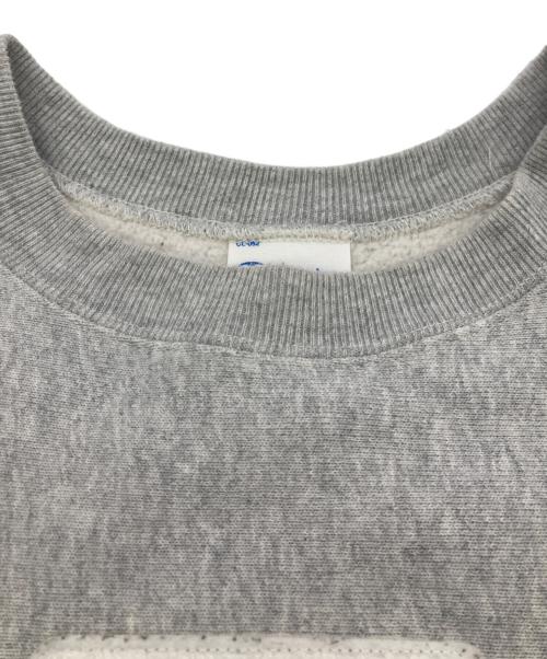 BlackEyePatch（ブラックアイパッチ）BlackEyePatch (ブラックアイパッチ) Champion (チャンピオン) OG LABEL CREW SWEAT ライトグレー サイズ:Sの古着・服飾アイテム