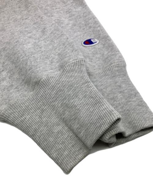 BlackEyePatch（ブラックアイパッチ）BlackEyePatch (ブラックアイパッチ) Champion (チャンピオン) OG LABEL CREW SWEAT ライトグレー サイズ:Sの古着・服飾アイテム