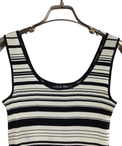 VIVIENNE TAM（ヴィヴィアンタム）VIVIENNE TAM (ヴィヴィアンタム) プリーツノースリーブワンピース/Pleated Sleeveless Dress ホワイト×ブラックの古着・服飾アイテム