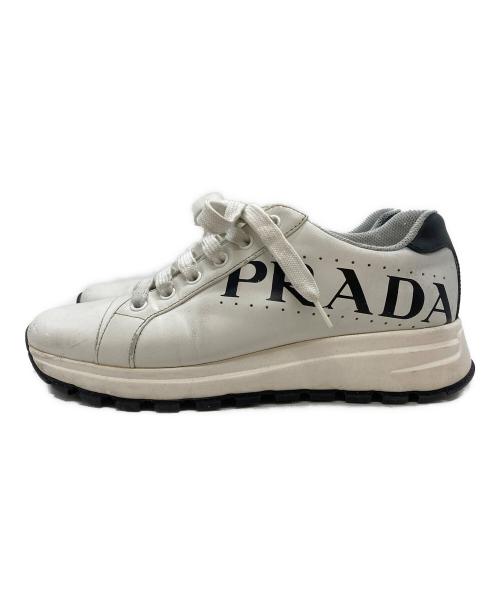PRADA（プラダ）PRADA (プラダ) サイドロゴ レザー ローカットスニーカー/Side-Logo Leather Sneakers ホワイト サイズ:38の古着・服飾アイテム