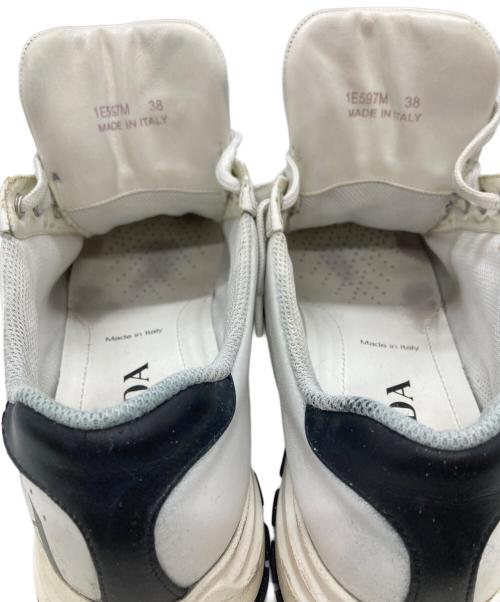 PRADA（プラダ）PRADA (プラダ) サイドロゴ レザー ローカットスニーカー/Side-Logo Leather Sneakers ホワイト サイズ:38の古着・服飾アイテム