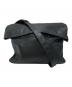 ISSEY MIYAKE STUDIO（イッセイミヤケスタジオ）の古着「フラップレザーショルダーバッグ/Leather flap shoulder bag」｜ブラック