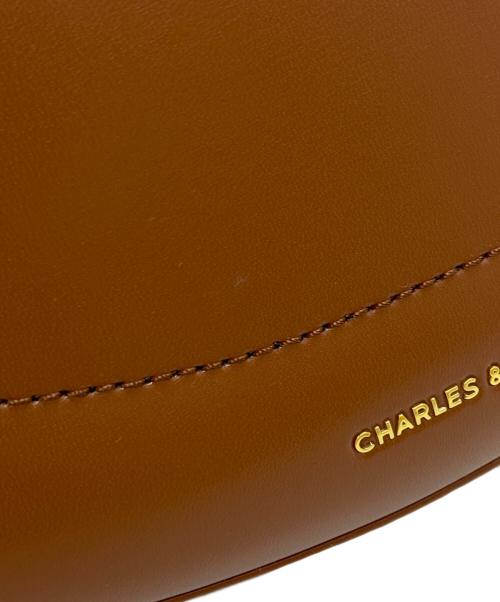 CHARLES & KEITH（チャールズアンドキース）CHARLES & KEITH (チャールズアンドキース) コラメタリックアクセントムートンバッグ ブラウンの古着・服飾アイテム