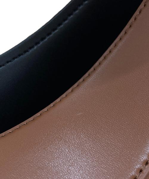 CHARLES & KEITH（チャールズアンドキース）CHARLES & KEITH (チャールズアンドキース) コラメタリックアクセントムートンバッグ ブラウンの古着・服飾アイテム