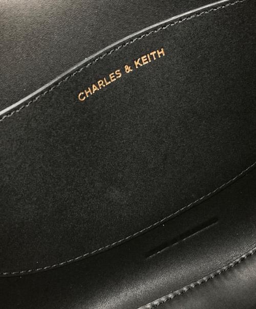CHARLES & KEITH（チャールズアンドキース）CHARLES & KEITH (チャールズアンドキース) コラメタリックアクセントムートンバッグ ブラウンの古着・服飾アイテム