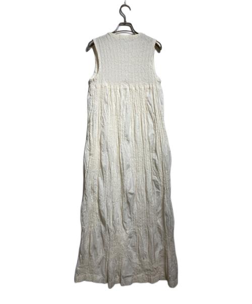 ISSEY MIYAKE（イッセイミヤケ）ISSEY MIYAKE (イッセイミヤケ) ノースリーブワンピース アイボリー サイズ:2の古着・服飾アイテム