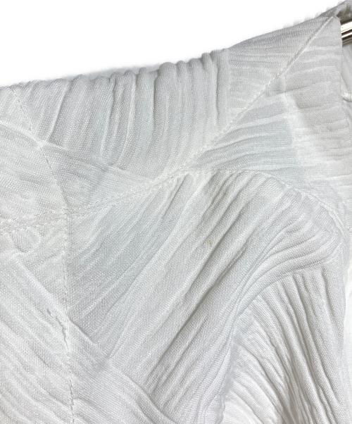 ISSEY MIYAKE（イッセイミヤケ）ISSEY MIYAKE (イッセイミヤケ) 立体格子デザインノースリーブブラウス/Sleeveless Blouse ホワイト サイズ:2の古着・服飾アイテム