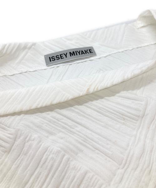 ISSEY MIYAKE（イッセイミヤケ）ISSEY MIYAKE (イッセイミヤケ) 立体格子デザインノースリーブブラウス/Sleeveless Blouse ホワイト サイズ:2の古着・服飾アイテム