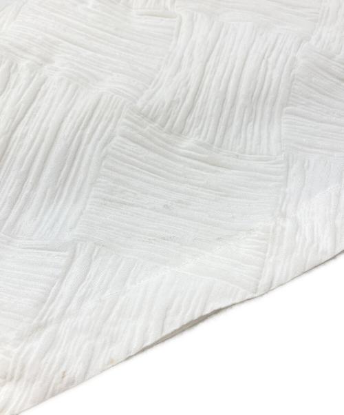 ISSEY MIYAKE（イッセイミヤケ）ISSEY MIYAKE (イッセイミヤケ) 立体格子デザインノースリーブブラウス/Sleeveless Blouse ホワイト サイズ:2の古着・服飾アイテム