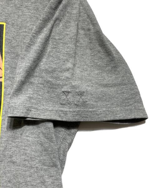 Original Fake（オリジナルフェイク）Original Fake (オリジナルフェイク) KAWS (カウズ) Tシャツ グレー サイズ:4の古着・服飾アイテム