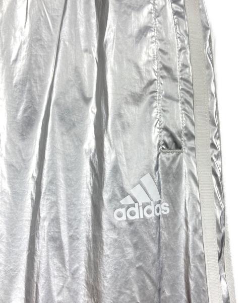 adidas（アディダス）adidas (アディダス) ADILENIUM シーズン 4 チームガイスト オーバーサイズ トラックパンツ シルバー サイズ:2XLの古着・服飾アイテム