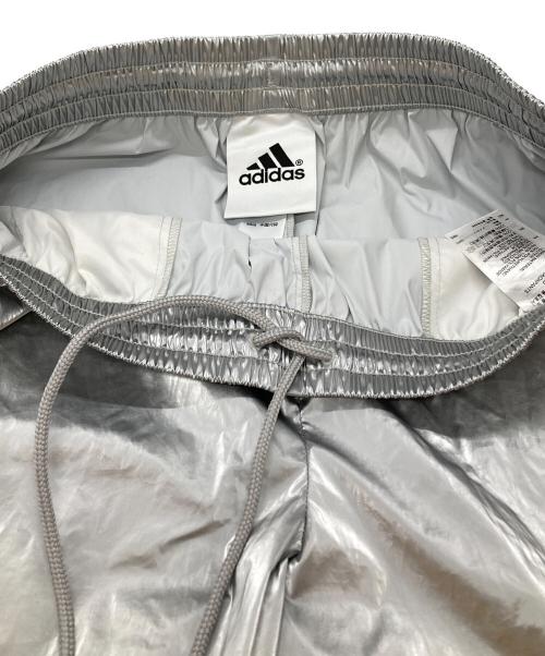 adidas（アディダス）adidas (アディダス) ADILENIUM シーズン 4 チームガイスト オーバーサイズ トラックパンツ シルバー サイズ:2XLの古着・服飾アイテム