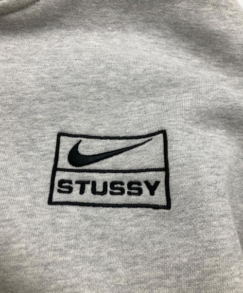 stussy（ステューシー）stussy (ステューシー) NIKE (ナイキ) Fleece Zip Hoodie グレー サイズ:XLの古着・服飾アイテム