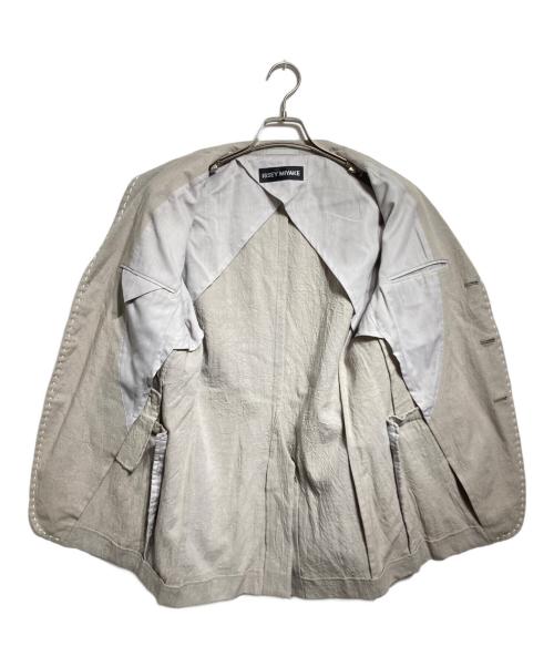 ISSEY MIYAKE（イッセイミヤケ）ISSEY MIYAKE (イッセイミヤケ) ステッチデザインリネンジャケット/Stitched Linen Jacket グレー サイズ:2の古着・服飾アイテム