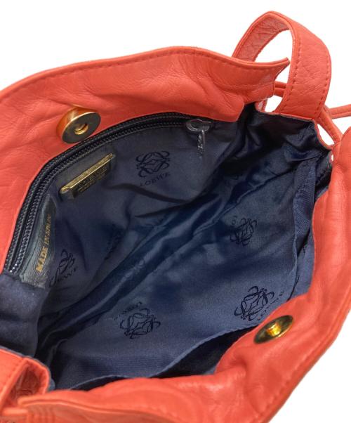 LOEWE（ロエベ）LOEWE (ロエベ) アナグラムエンボスナッパレザーショルダーバッグ レッドの古着・服飾アイテム