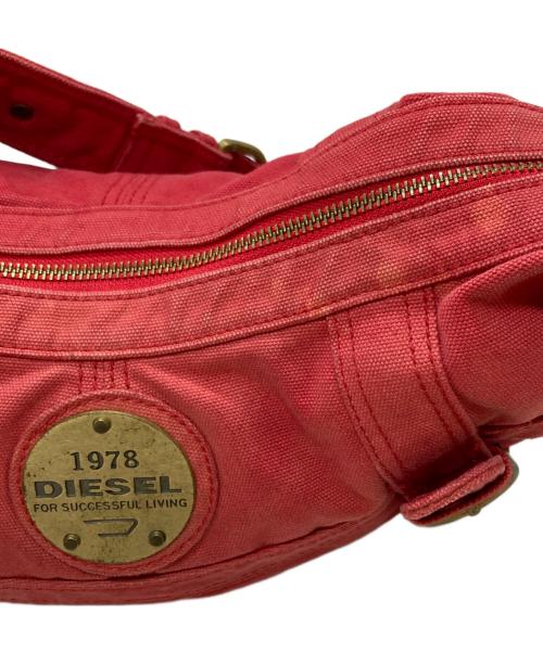 DIESEL（ディーゼル）DIESEL (ディーゼル) ハーフムーンワンショルダーバッグ レッドの古着・服飾アイテム