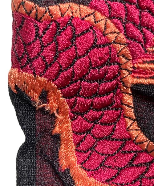 VIVIENNE TAM（ヴィヴィアンタム）VIVIENNE TAM (ヴィヴィアンタム) ドラゴン刺繍ノースリーブカットソー ブラックの古着・服飾アイテム