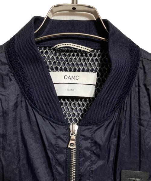 OAMC（オーエーエムシー）OAMC (オーエーエムシー) 裏地メッシュナイロンブルゾン/Mesh-lined nylon blouson ネイビー サイズ:XLの古着・服飾アイテム