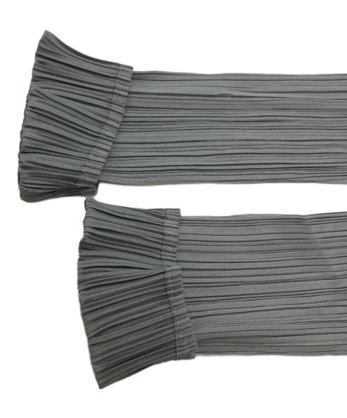 ISSEY MIYAKE（イッセイミヤケ）ISSEY MIYAKE (イッセイミヤケ) プリーツハイネック長袖カットソー/Pleated High-Neck Long-Sleeve Top グリーン サイズ:Mの古着・服飾アイテム