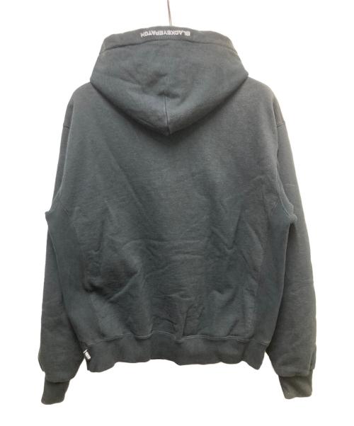 BlackEyePatch（ブラックアイパッチ）BlackEyePatch (ブラックアイパッチ) ポイントロゴプルオーバーパーカー ブラック サイズ:Mの古着・服飾アイテム