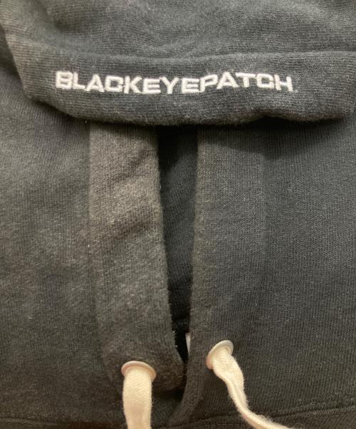 BlackEyePatch（ブラックアイパッチ）BlackEyePatch (ブラックアイパッチ) ポイントロゴプルオーバーパーカー ブラック サイズ:Mの古着・服飾アイテム