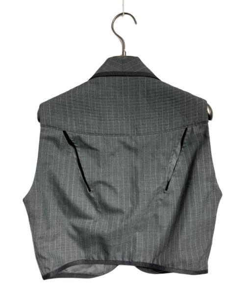 AKIKOAOKI（アキコアオキ）AKIKOAOKI (アキコアオキ) ポケットショートベスト/Short Vest with Pockets グレー サイズ:5の古着・服飾アイテム
