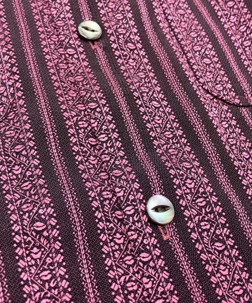 Needles（ニードルズ）Needles (ニードルズ) C.O.B S/S One-Up Shirt/半袖シャツ ブラック×ピンク サイズ:XSの古着・服飾アイテム