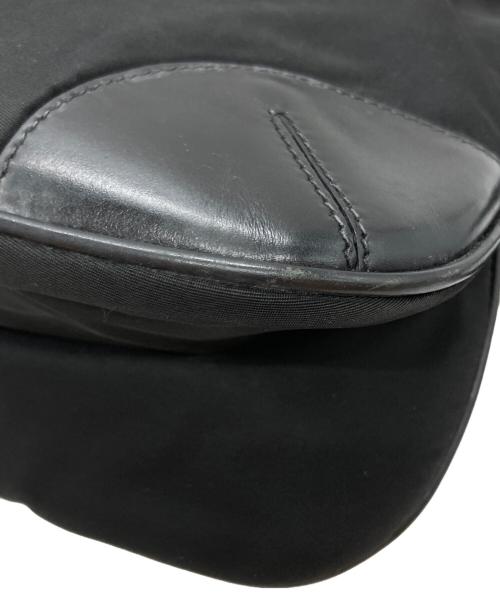 PRADA（プラダ）PRADA (プラダ) ロゴプレートナイロンショルダーバッグ/Logo-plate nylon shoulder bag ブラック サイズ:不明の古着・服飾アイテム
