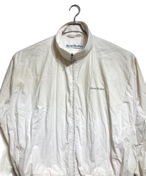 Acne studios（アクネ ストゥディオズ）Acne studios (アクネ ストゥディオズ) ウォッシュ加工ロゴジッパージャケット/Washed-finish logo zip-up jacket アイボリー サイズ:48の古着・服飾アイテム