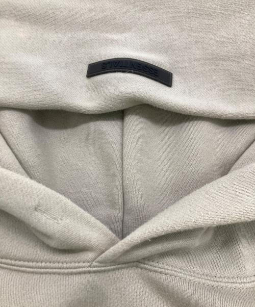 FOG ESSENTIALS（フィアオブゴッド エッセンシャル）FOG ESSENTIALS (フィアオブゴッド エッセンシャル) プルオーバーパーカー ベージュ サイズ:XLの古着・服飾アイテム