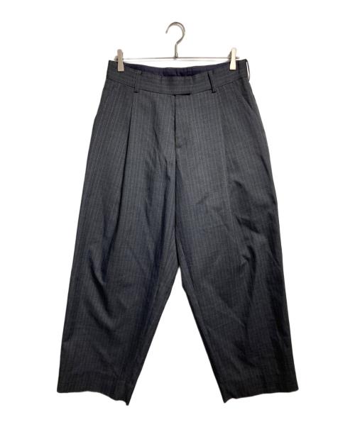 KOLOR（カラー）KOLOR (カラー) タック テーパード ピンストライプ スラックス/Wool polyester pleated tapered pinstripe trousers グレー サイズ:1の古着・服飾アイテム