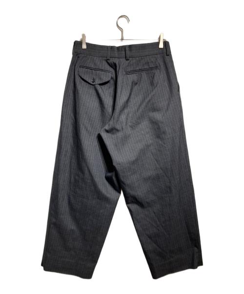 KOLOR（カラー）KOLOR (カラー) タック テーパード ピンストライプ スラックス/Wool polyester pleated tapered pinstripe trousers グレー サイズ:1の古着・服飾アイテム
