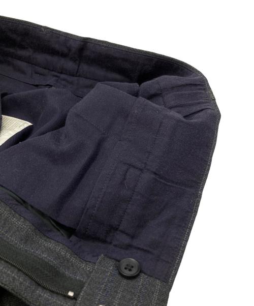 KOLOR（カラー）KOLOR (カラー) タック テーパード ピンストライプ スラックス/Wool polyester pleated tapered pinstripe trousers グレー サイズ:1の古着・服飾アイテム