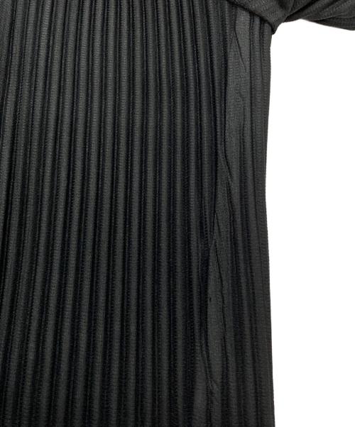 HOMME PLISSE ISSEY MIYAKE（オム プリッセ イッセイ ミヤケ）HOMME PLISSE ISSEY MIYAKE (オム プリッセ イッセイ ミヤケ) プリーツバンドカラーコート ブラック サイズ:1の古着・服飾アイテム