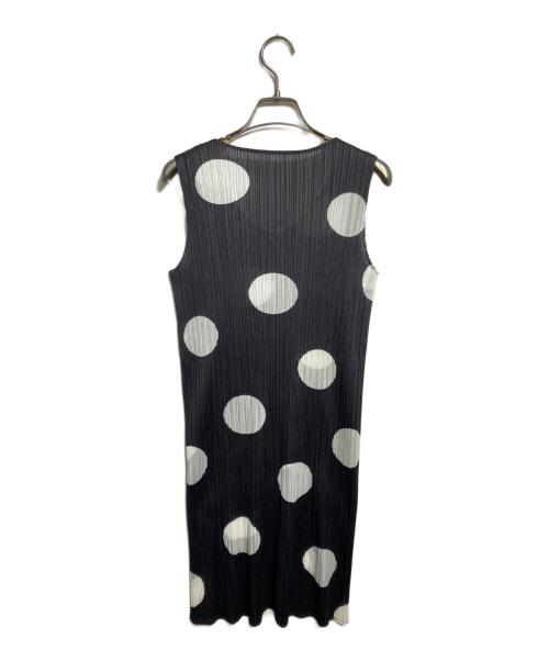 PLEATS PLEASE（プリーツプリーズ）PLEATS PLEASE (プリーツプリーズ) ノースリーブプリーツドットワンピース/Sleeveless Pleated Polka-Dot Dress ブラック サイズ:3の古着・服飾アイテム