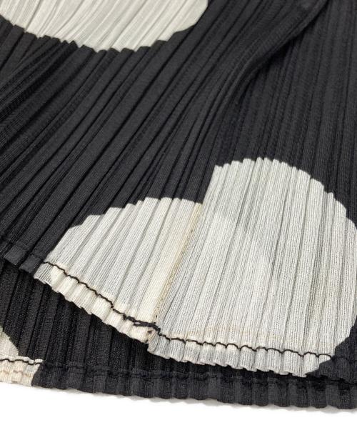 PLEATS PLEASE（プリーツプリーズ）PLEATS PLEASE (プリーツプリーズ) ノースリーブプリーツドットワンピース/Sleeveless Pleated Polka-Dot Dress ブラック サイズ:3の古着・服飾アイテム