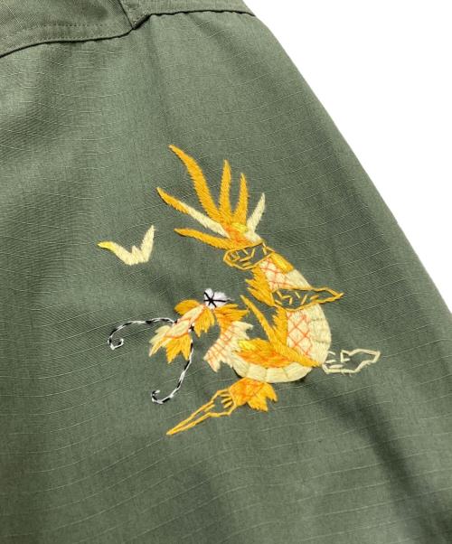Authentic Reproduction Products®（オーセンティック・リプロダクション・プロダクツ®）Authentic Reproduction Products® スカ刺繍ファティーグジャケット/Sukajan-style embroidered fatigue jacket グリーン サイズ:不明の古着・服飾アイテム