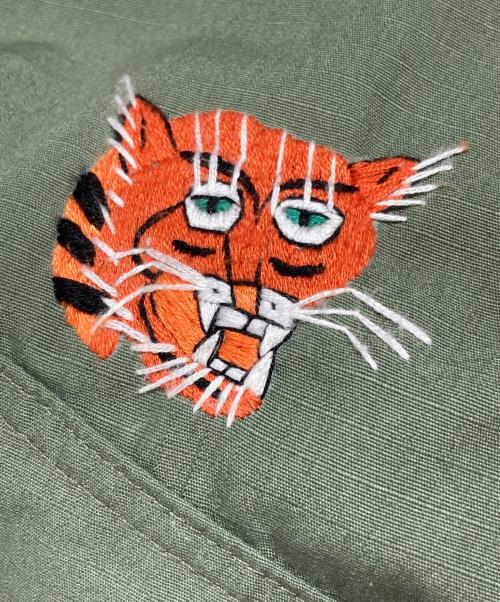 Authentic Reproduction Products®（オーセンティック・リプロダクション・プロダクツ®）Authentic Reproduction Products® スカ刺繍ファティーグジャケット/Sukajan-style embroidered fatigue jacket グリーン サイズ:不明の古着・服飾アイテム