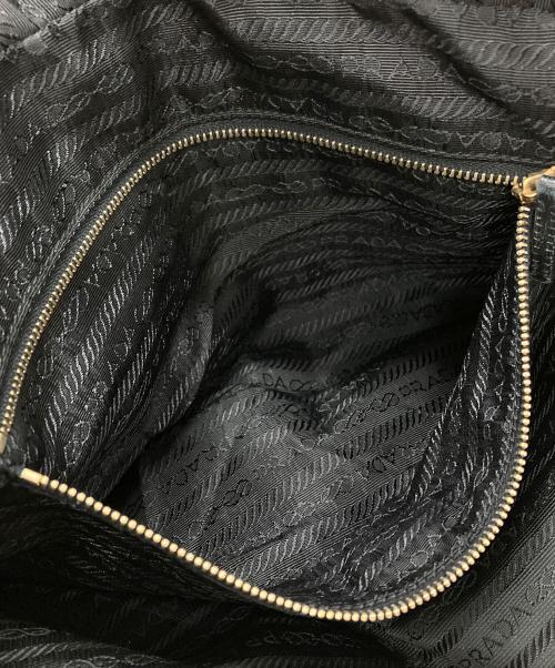 PRADA（プラダ）PRADA (プラダ) アイレットスタッズワンショルダーバッグ/Eyelet-stud one-shoulder bag レッドの古着・服飾アイテム