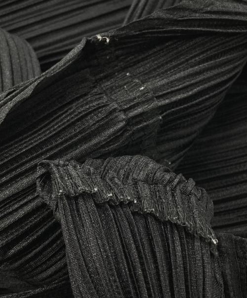PLEATS PLEASE（プリーツプリーズ）PLEATS PLEASE (プリーツプリーズ) プリーツデザインカットソー/Pleated-design cut-and-sew top ブラック サイズ:3の古着・服飾アイテム