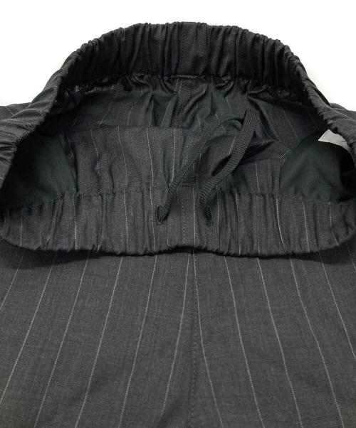 LOEFF（ロエフ）LOEFF (ロエフ) トロピカルウール ハーレム パンツ ピンストライプ/Tropical Wool Sleep Pants – Pinstripe グレーの古着・服飾アイテム