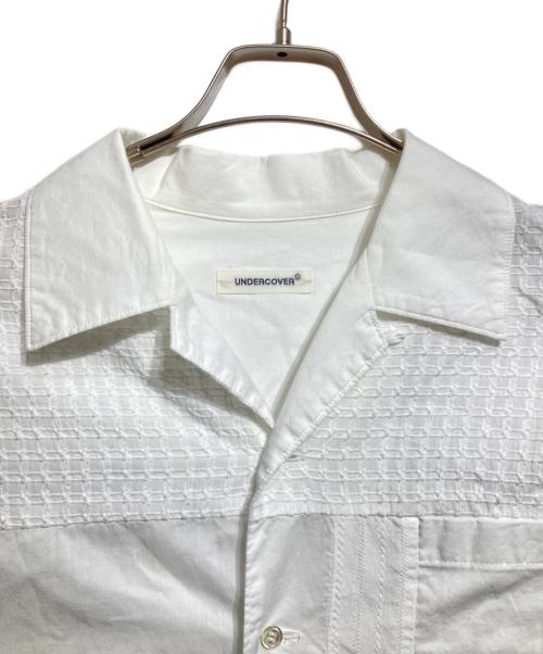 UNDERCOVER（アンダーカバー）UNDERCOVER (アンダーカバー) 切替オープンカラーシャツ/Panelled Open-Collar Shirt ホワイト サイズ:2の古着・服飾アイテム