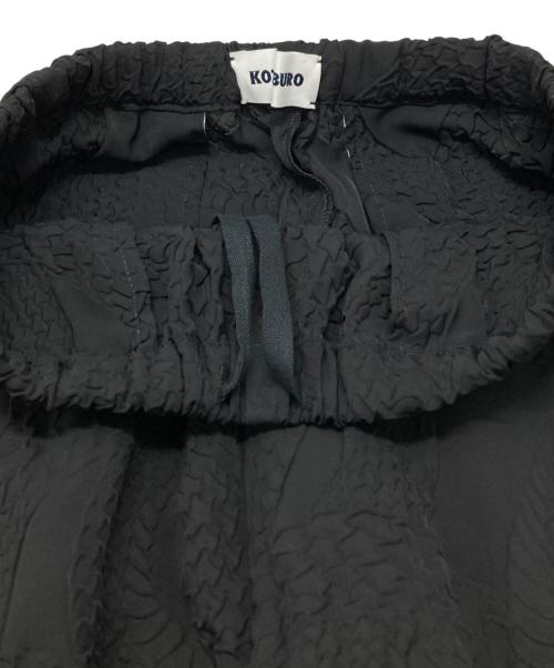 KOZABURO（コウザブロウ）KOZABURO (コウザブロウ) EMBOSSING KOZY PANTS/エンボス加工コージーパンツ ブラック サイズ:2の古着・服飾アイテム
