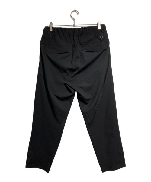 WHITE MOUNTAINEERING（ホワイトマウンテ二アニング）WHITE MOUNTAINEERING THE TOKYO (ザトーキョー) 別注 STRETCHED HYBRID TAPERED WIDE PANTS/ストレッチハイブリッドテーパードワイドパンツ ブラック サイズ:1の古着・服飾アイテム