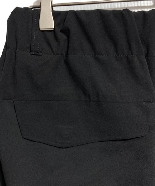 WHITE MOUNTAINEERING（ホワイトマウンテ二アニング）WHITE MOUNTAINEERING THE TOKYO (ザトーキョー) 別注 STRETCHED HYBRID TAPERED WIDE PANTS/ストレッチハイブリッドテーパードワイドパンツ ブラック サイズ:1の古着・服飾アイテム